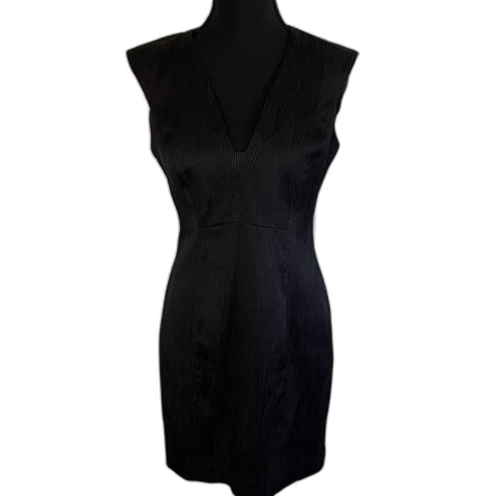 Black Halo Textured V Neck Sleeveless Black Cocktail Dress Size 6